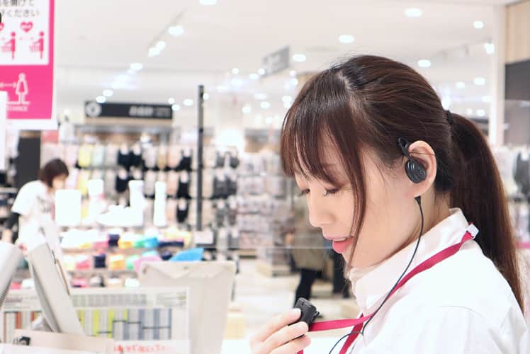 背景がグレーのシンプルな画像。