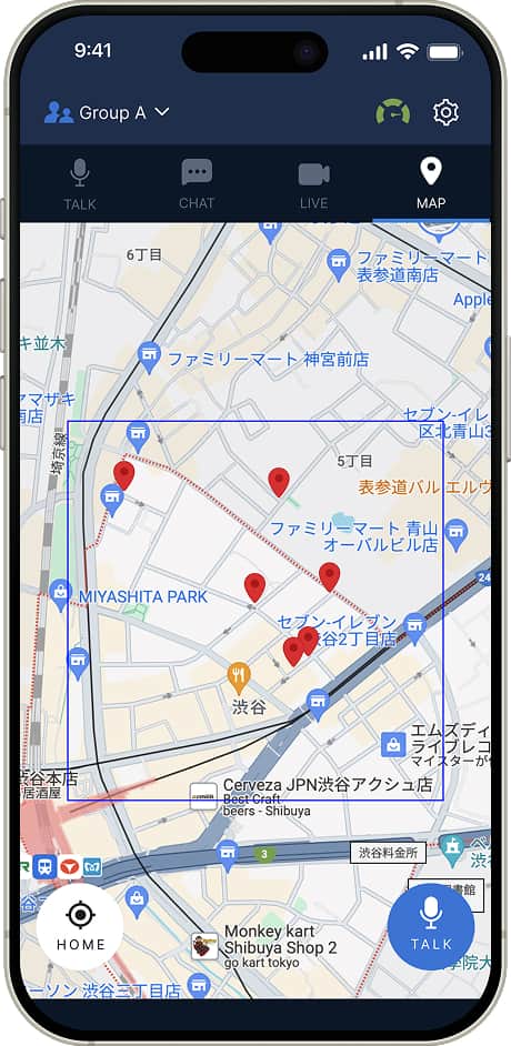 スマートフォンの画面上に渋谷地区の地図が表示され、複数のピンが位置を示している。